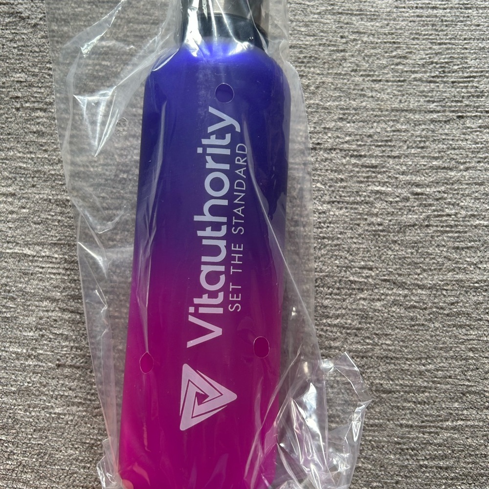 Vitauthority 18oz water bottle new